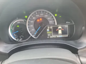 Toyota Vitz 2018 Silver