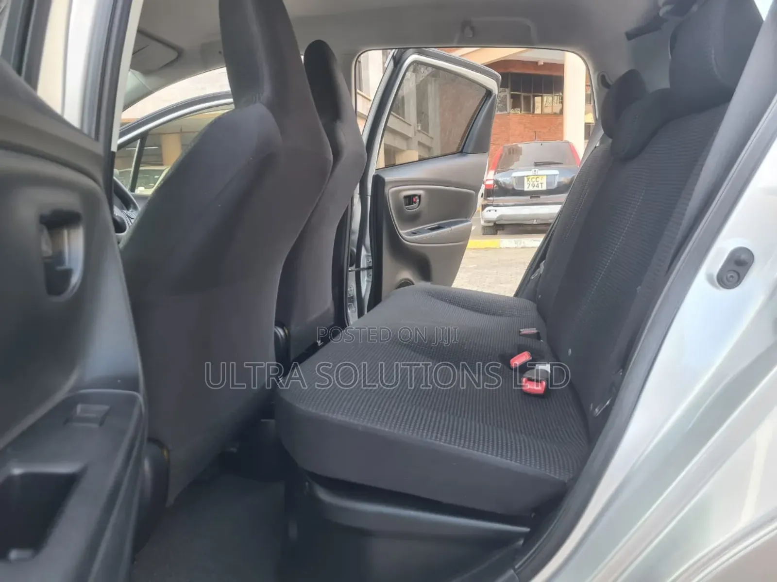Toyota Vitz 2018 Silver