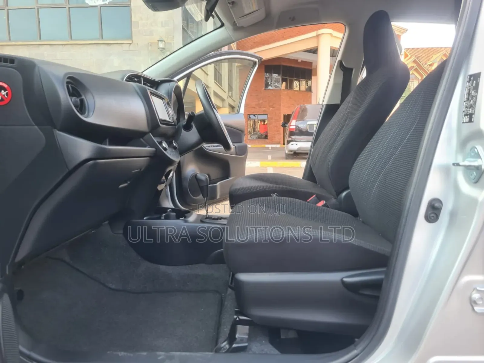 Toyota Vitz 2018 Silver