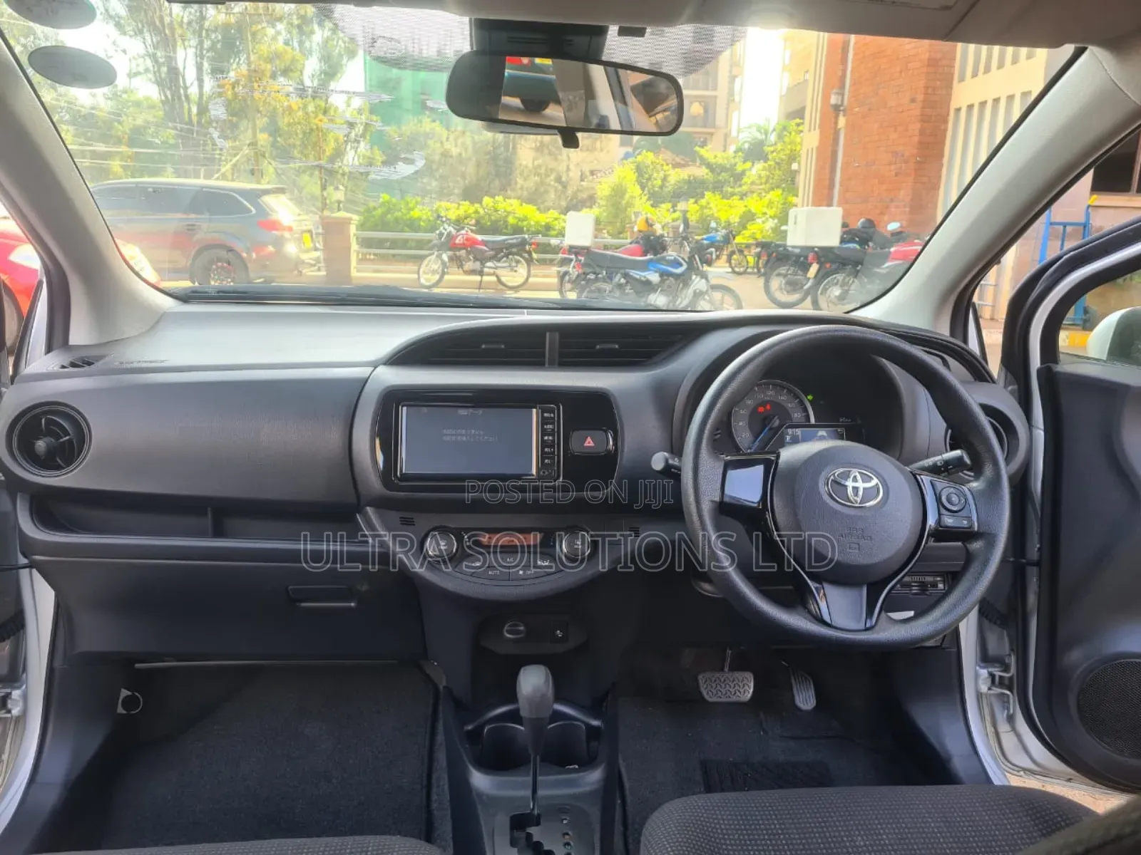 Toyota Vitz 2018 Silver