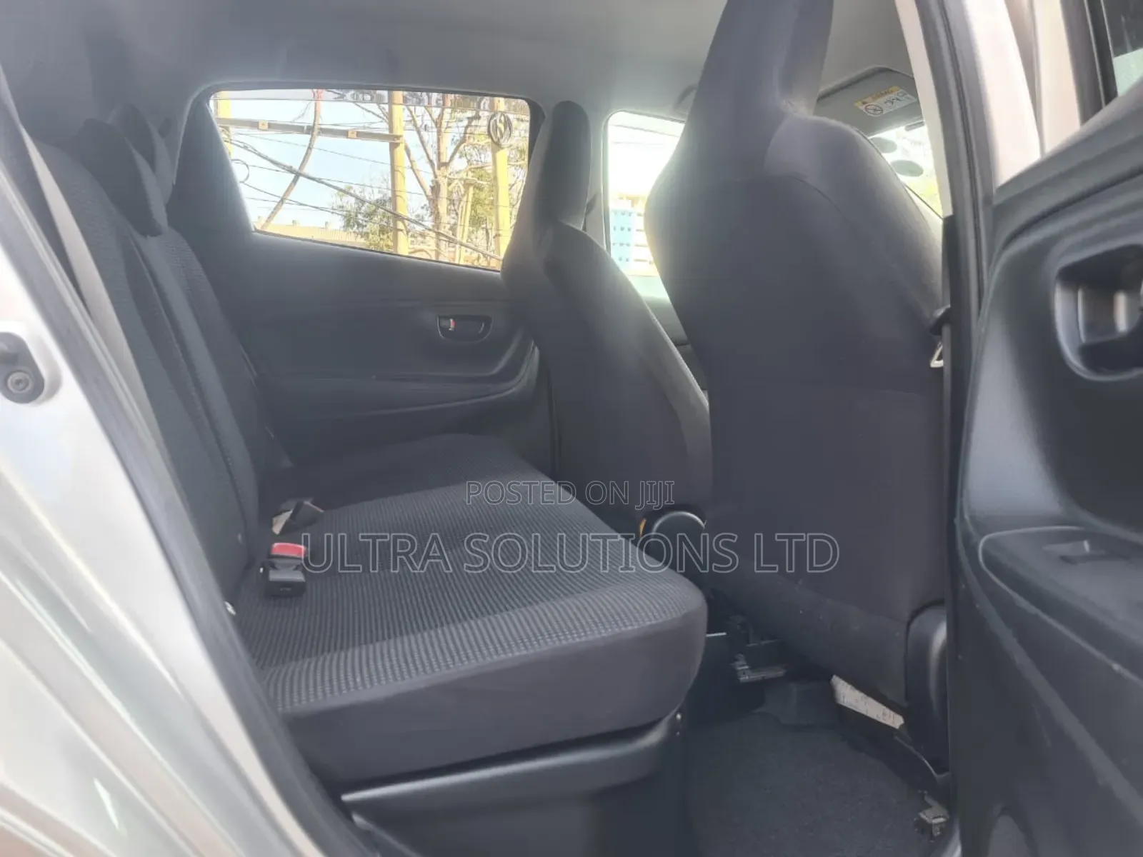 Toyota Vitz 2018 Silver