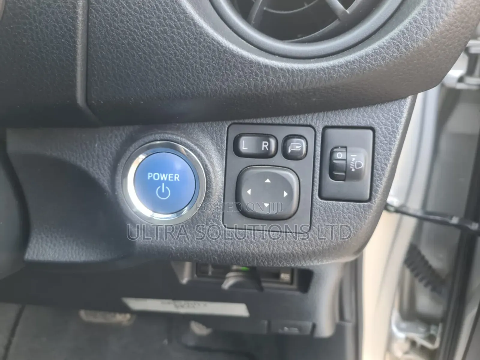Toyota Vitz 2018 Silver