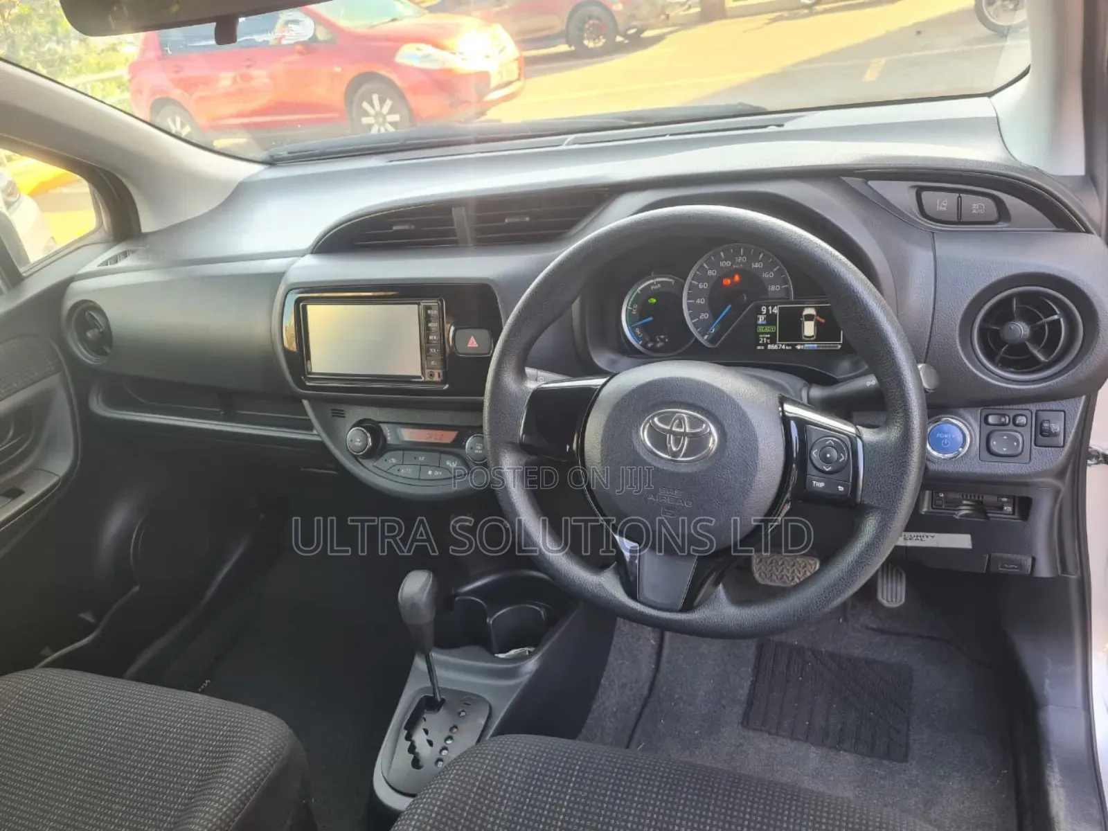 Toyota Vitz 2018 Silver