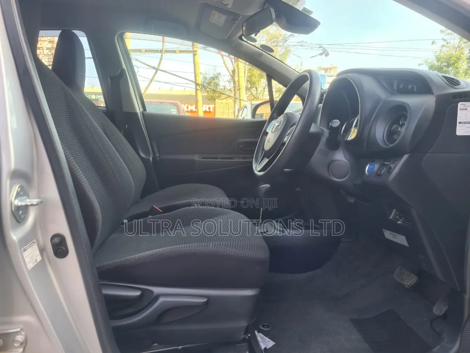 Toyota Vitz 2018 Silver