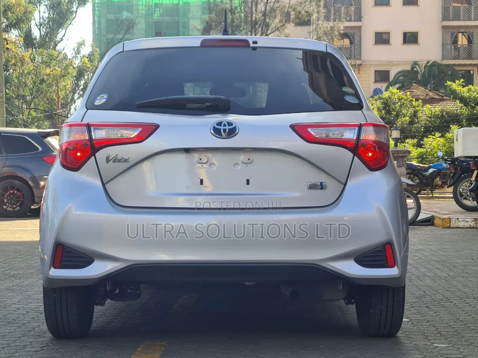 Toyota Vitz 2018 Silver