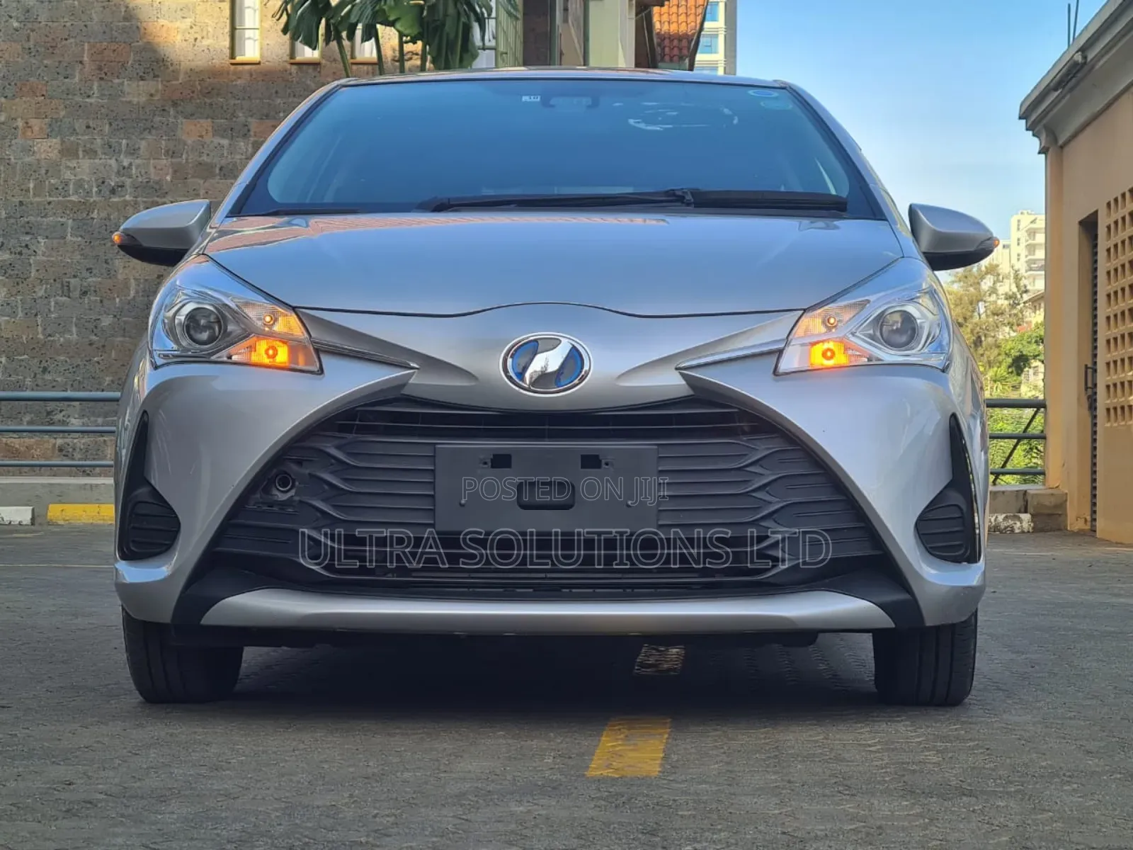 Toyota Vitz 2018 Silver