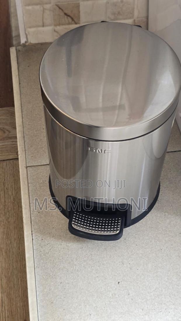 Office /Home Use Stainless Steel Pedal Dustbin W Plastic Inner Bucket