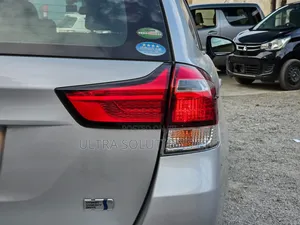 Toyota Corolla Fielder 1.5 Hybrid FWD 2020 Silver