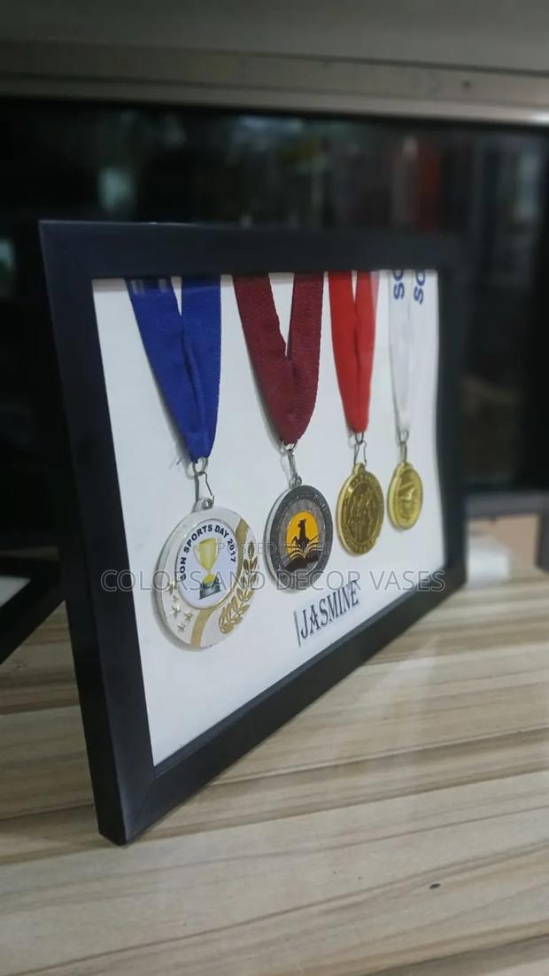 Classic Medal Frame - main view