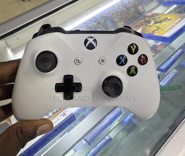 Preloved Xbox One Controller - main view