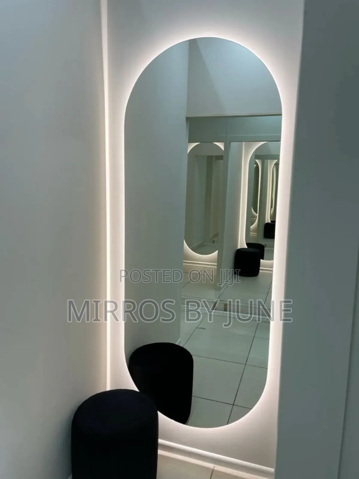 Eggshaped Mirror Withled Light