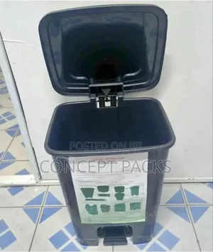 30 Litres Plastic Pedal Bin.
