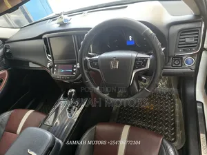 Toyota Crown 2017 White