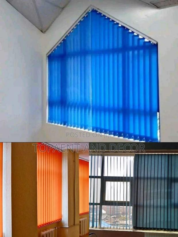 Light Filtering Vertical Office for Perfect Control
