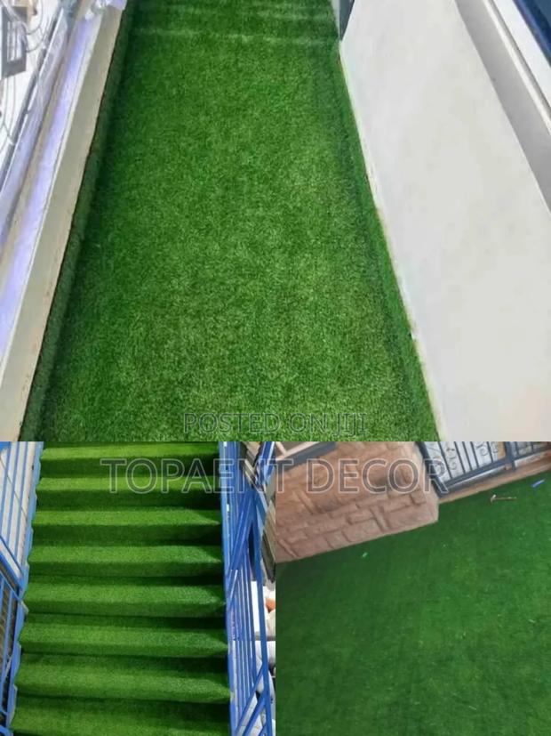 Easy to Maintain Artificial Green Grass With Tough Backing