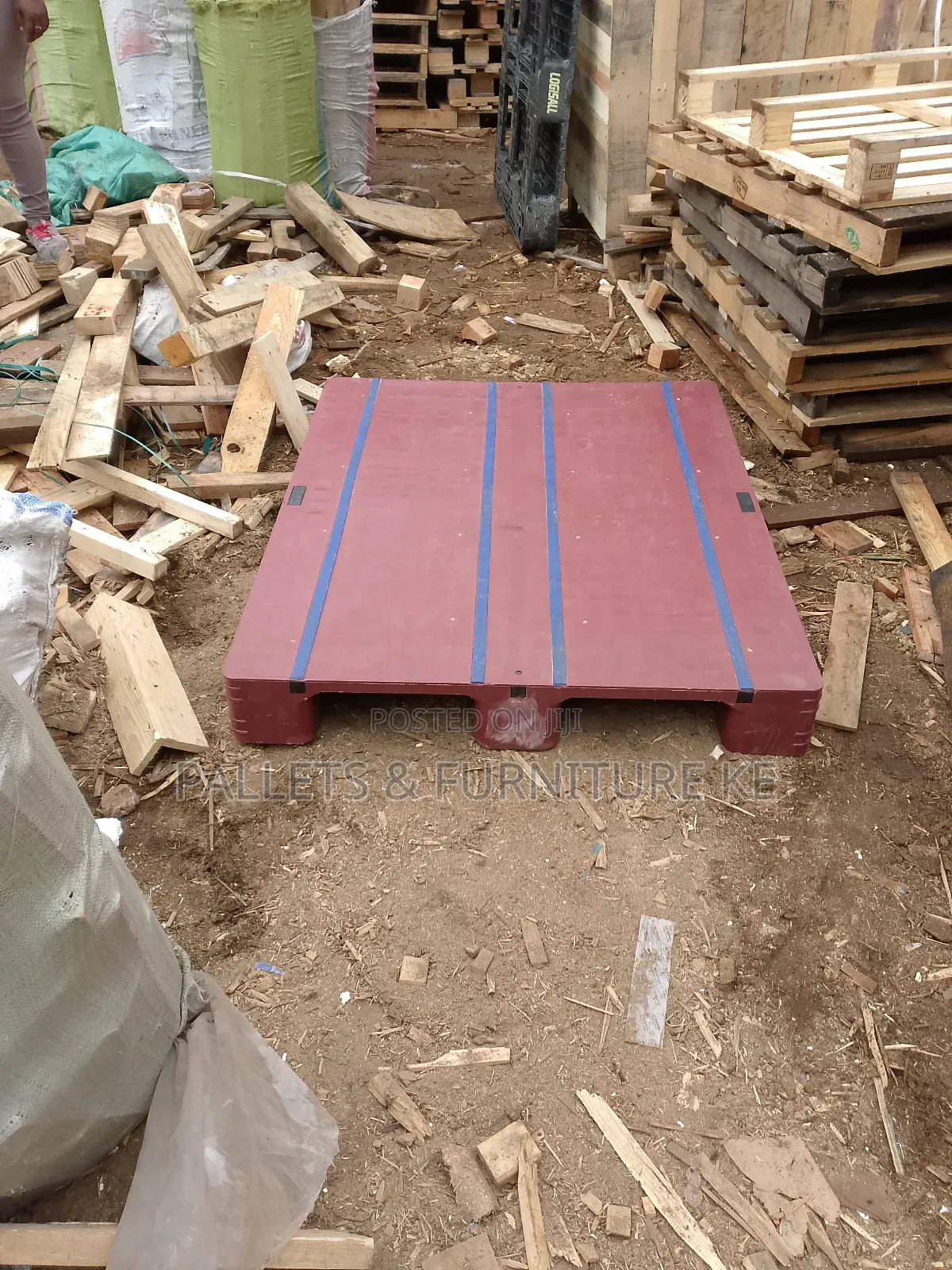 Heavy Duty Maroon Plastic Pallet