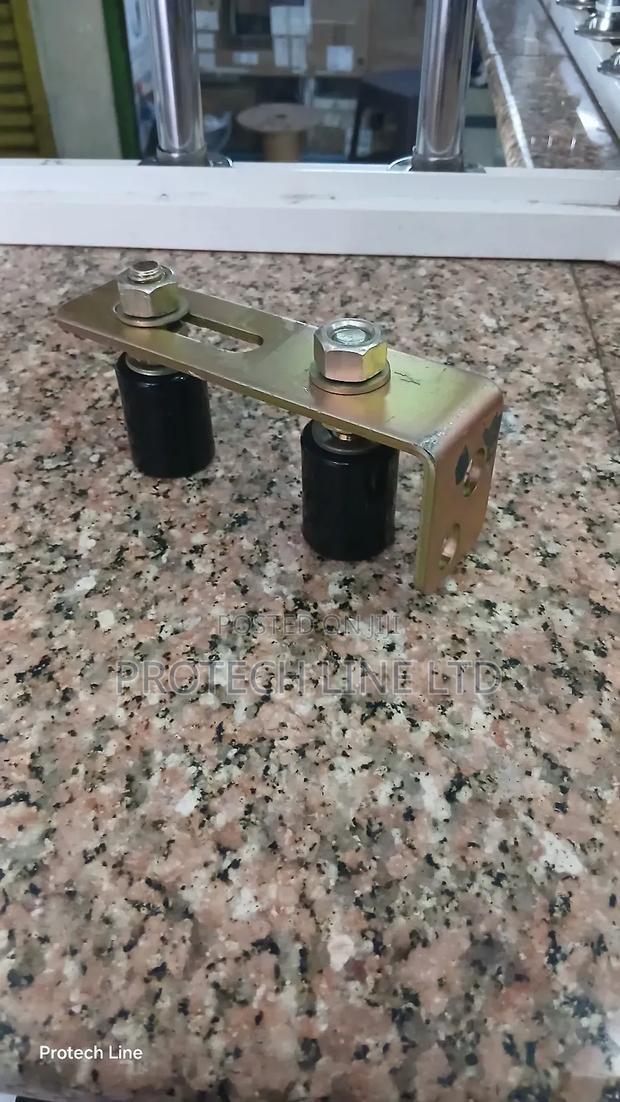 Adjustable L Bracket With Gate Guiders - thumbnail 2