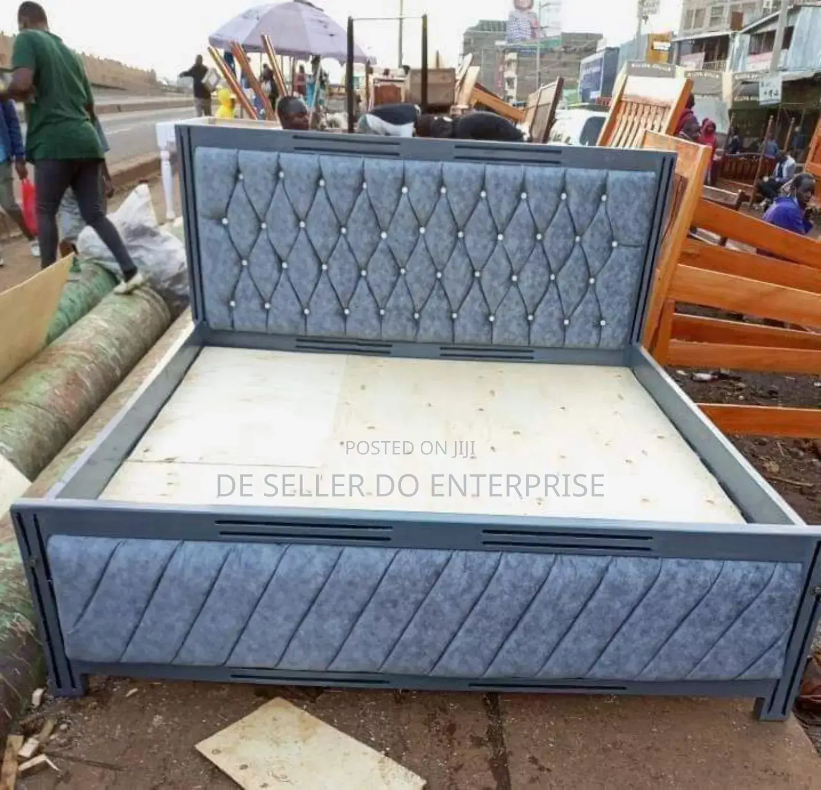 6by 6 Gray Chester Mocket Bed
