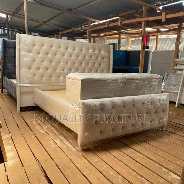 Chesterfield Comfy Bed With Ottoman
