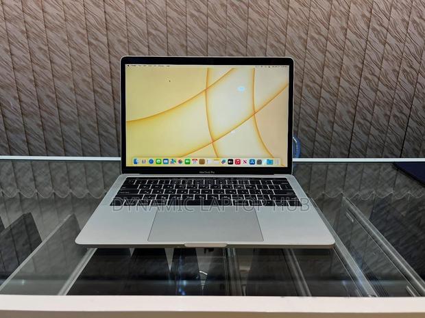 Laptop Apple MacBook 2018 16GB Intel Core I7 SSD 512GB - main view