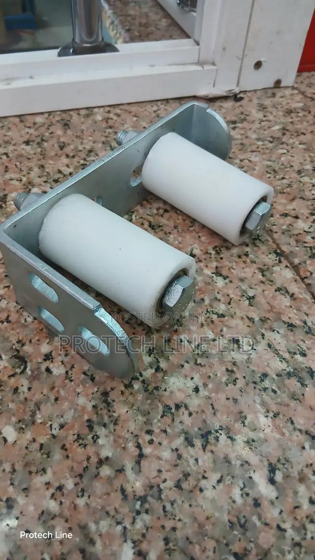 Gate Rollers Guide With L Bracket - thumbnail 3