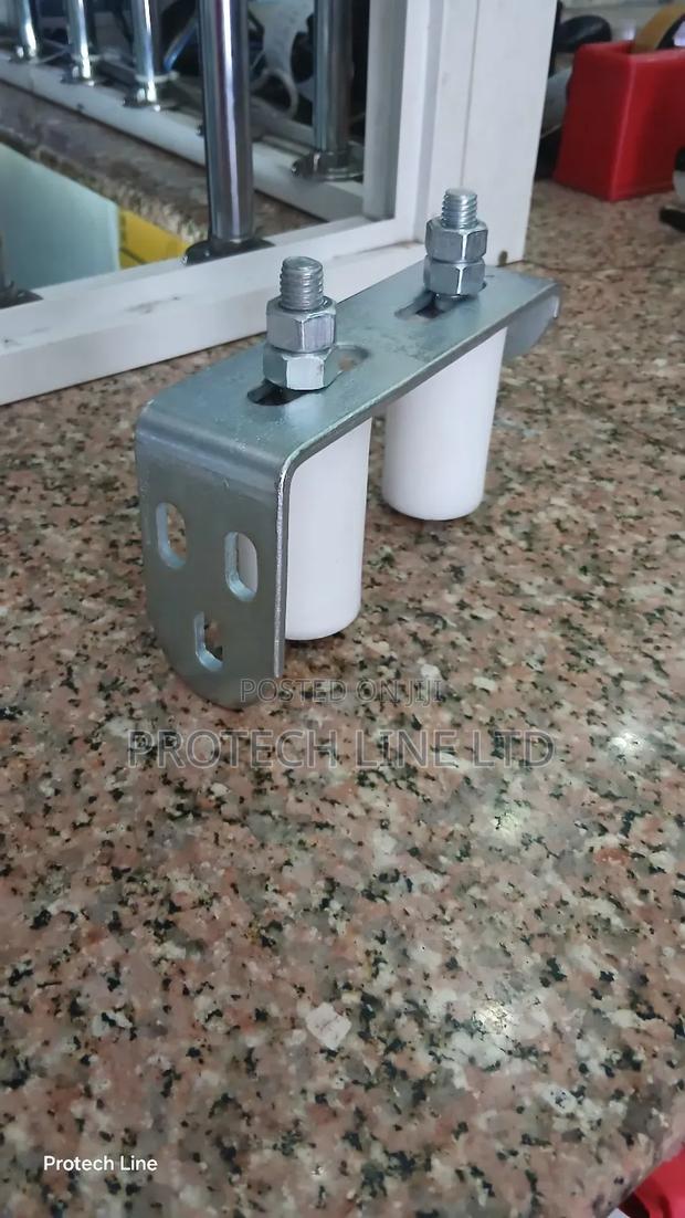 Gate Rollers Guide With L Bracket - thumbnail 2