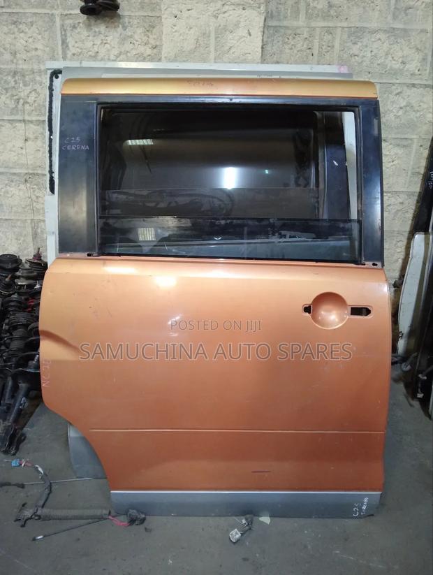 Sliding Door Nissan Serena C25 Right Hand