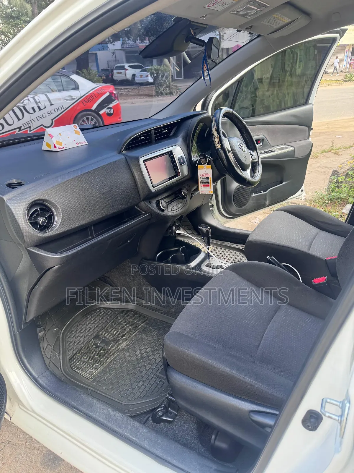 Toyota Vitz 1.3 FWD 5dr 2017 White