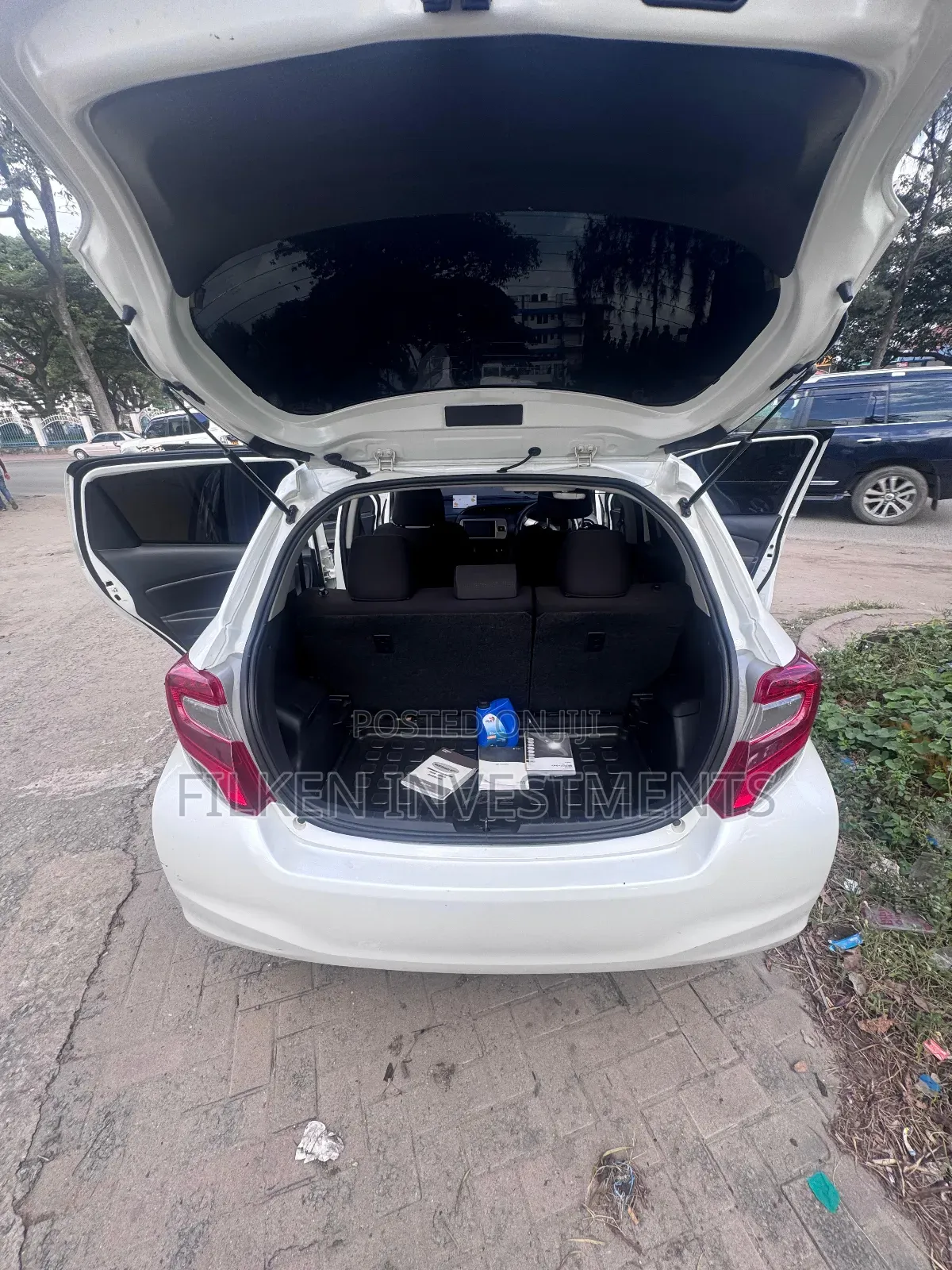 Toyota Vitz 1.3 FWD 5dr 2017 White