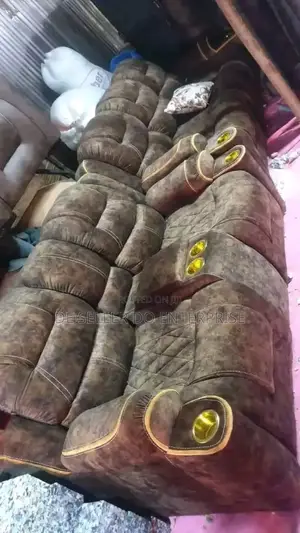 Recliner Semi With Cup Holder