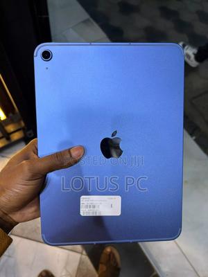 Apple iPad (2025) 128 GB Blue - thumbnail 2