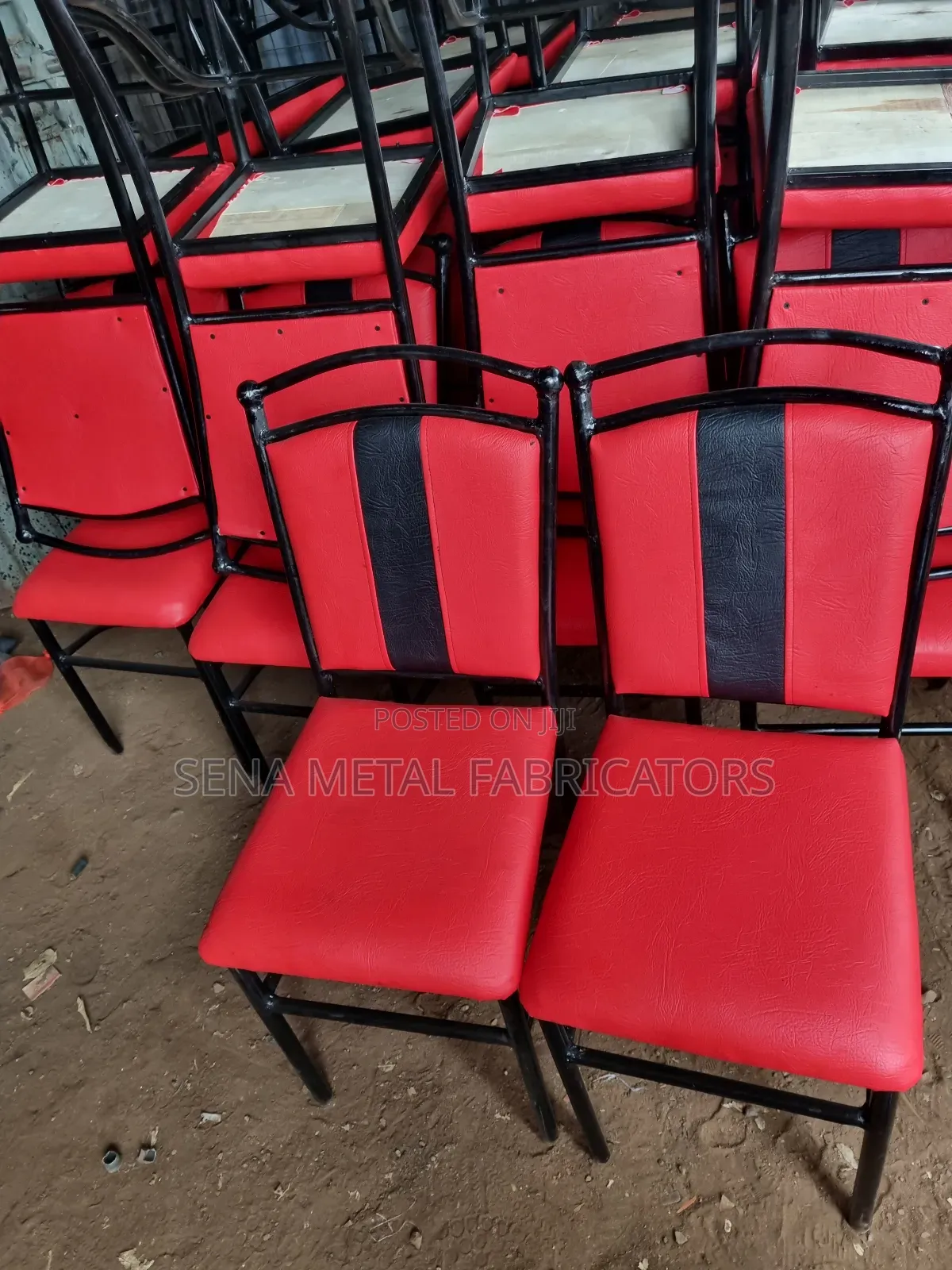 Affordable Restaurant Chairs With A Cushioned Metal Frame For Comfort.