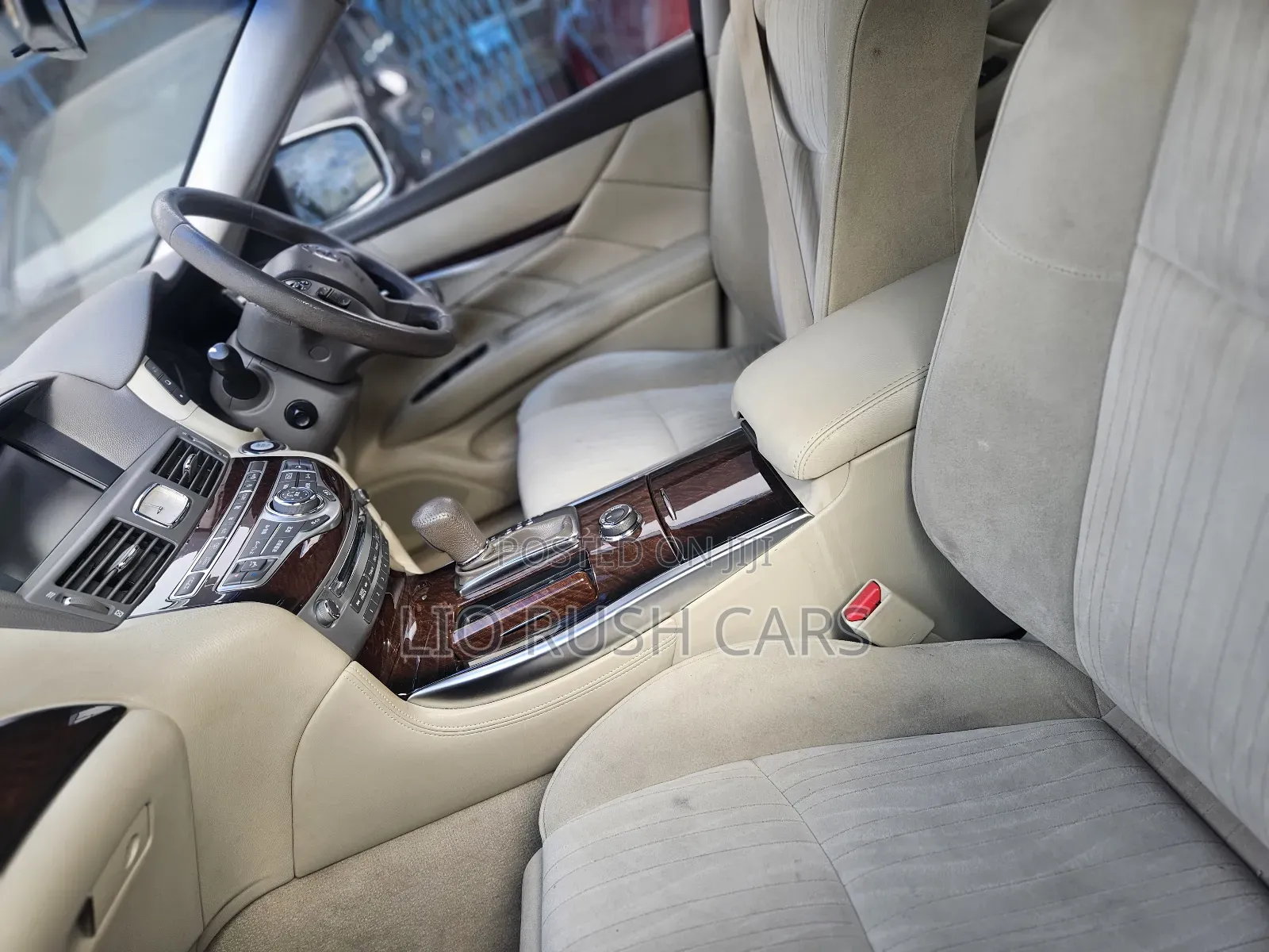 Nissan Fuga 2013 White