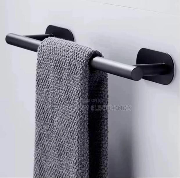 Walk Mounted Self-adhesive Towel Holder - thumbnail 2