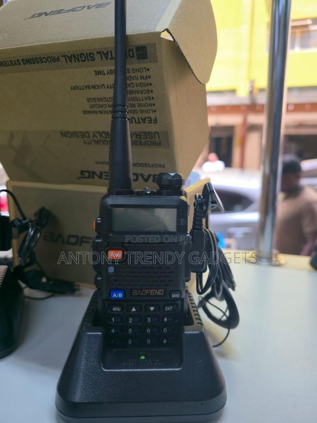 Baofeng Uv-5r Handheld Radio With Long Standby & Strong Signal