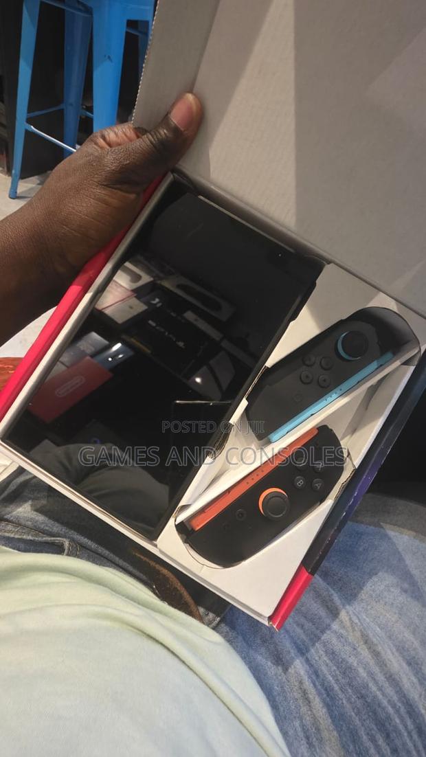 Nintendo Switch 2 Pre Owned - thumbnail 3