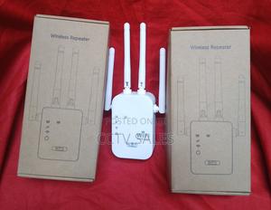 Wireless Mini Wifi Extender,1200mbps Wifi Extender - main view