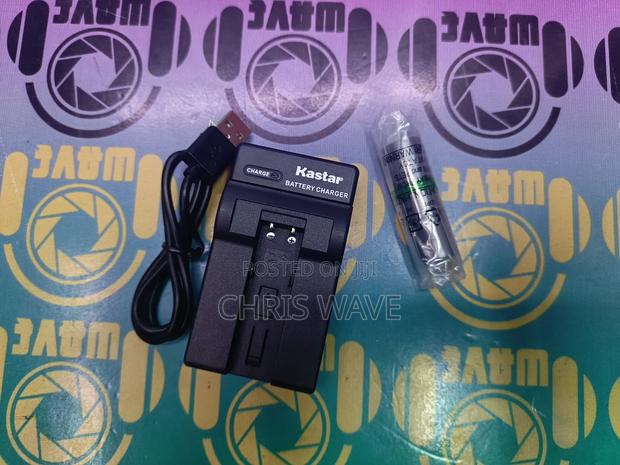 Samsung Np700 Battery and Charger - main view