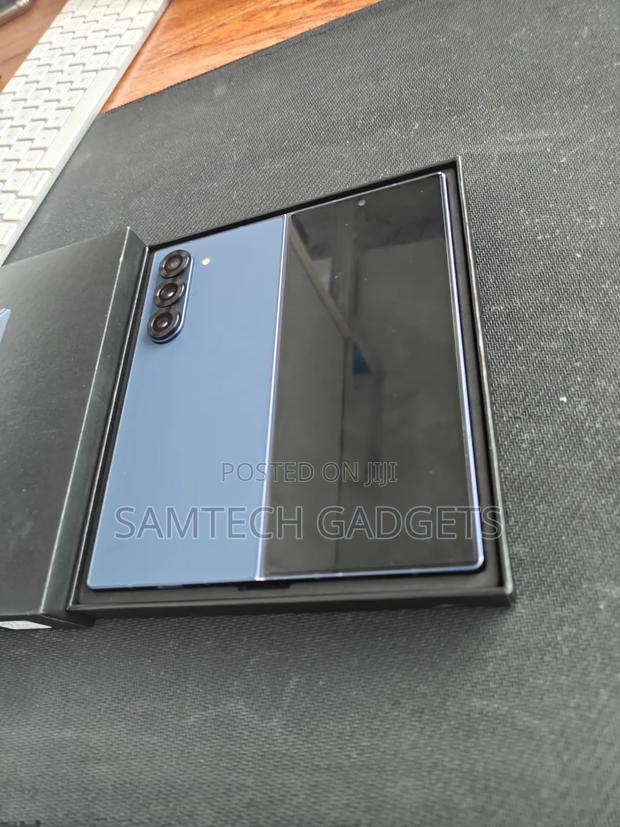 New Samsung Galaxy Z Fold6 256 GB Blue - thumbnail 3