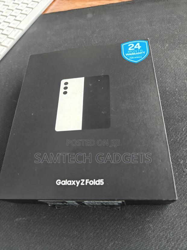 New Samsung Galaxy Z Fold 5 256 GB Silver - main view