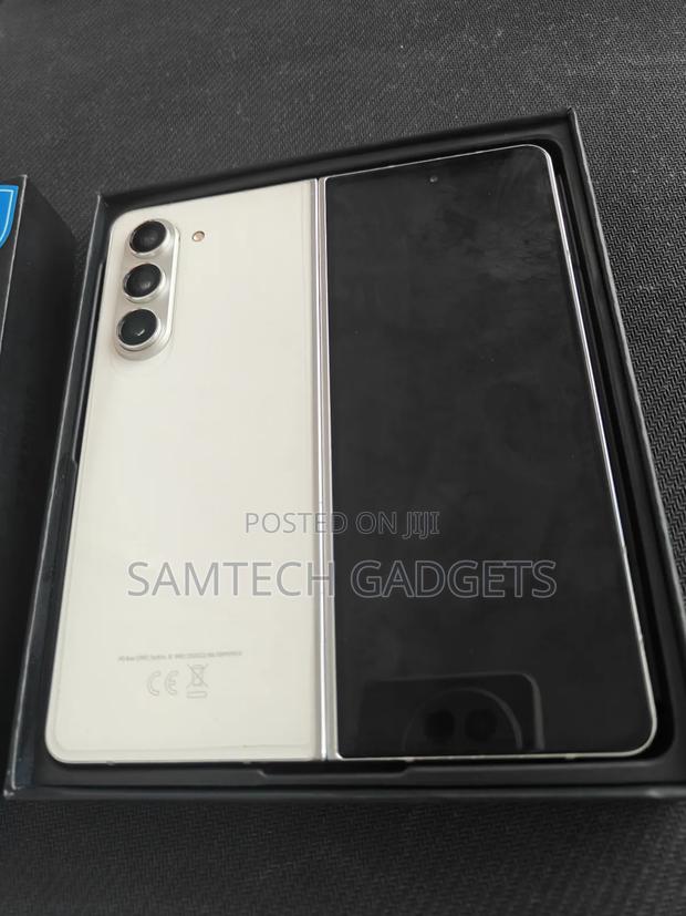 New Samsung Galaxy Z Fold 5 256 GB Silver - thumbnail 2