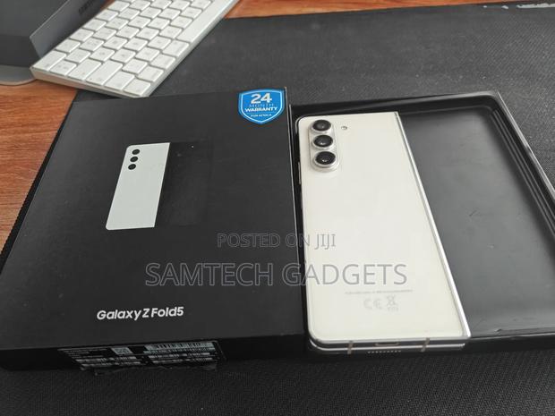 New Samsung Galaxy Z Fold 5 256 GB Silver - thumbnail 3