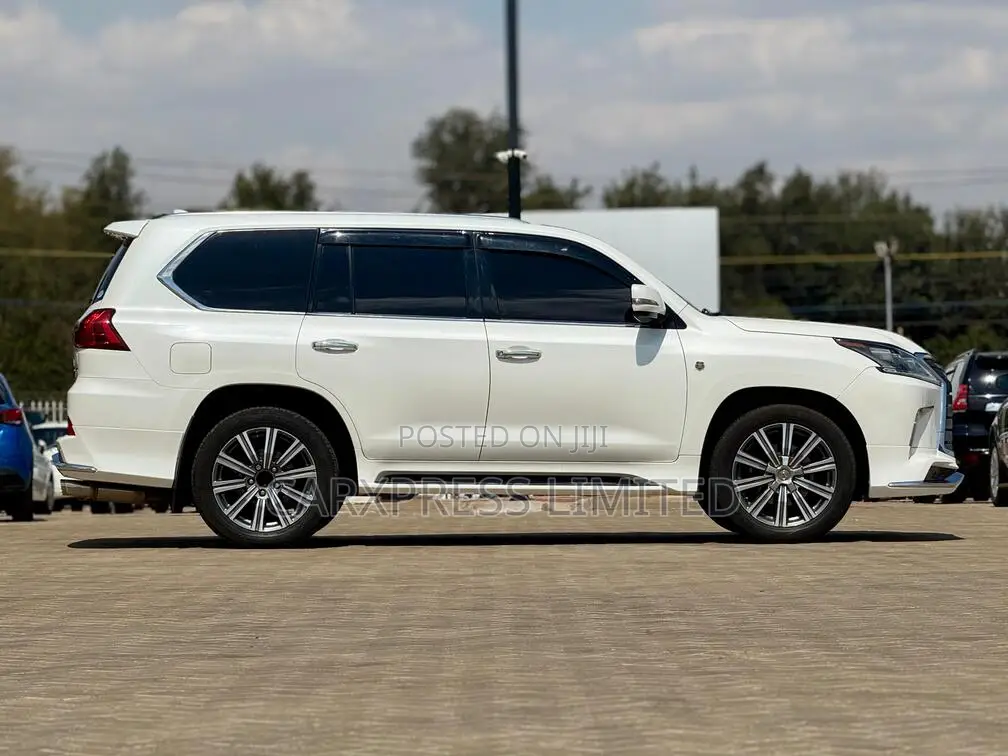 Lexus LX 2015 White