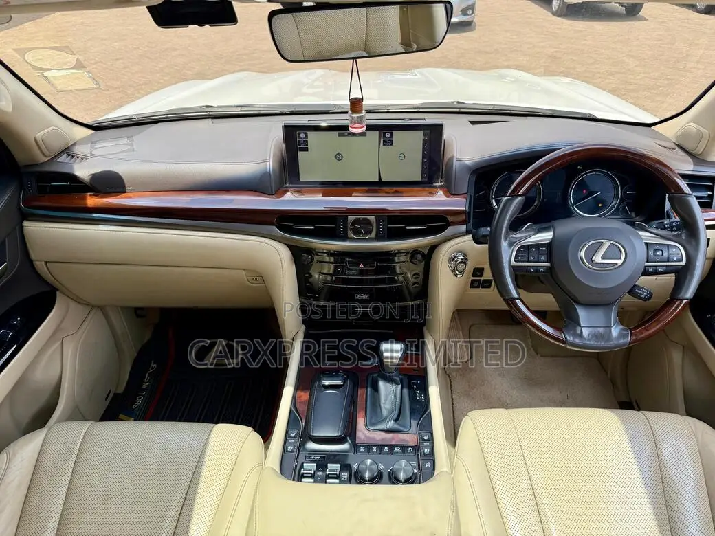 Lexus LX 2015 White