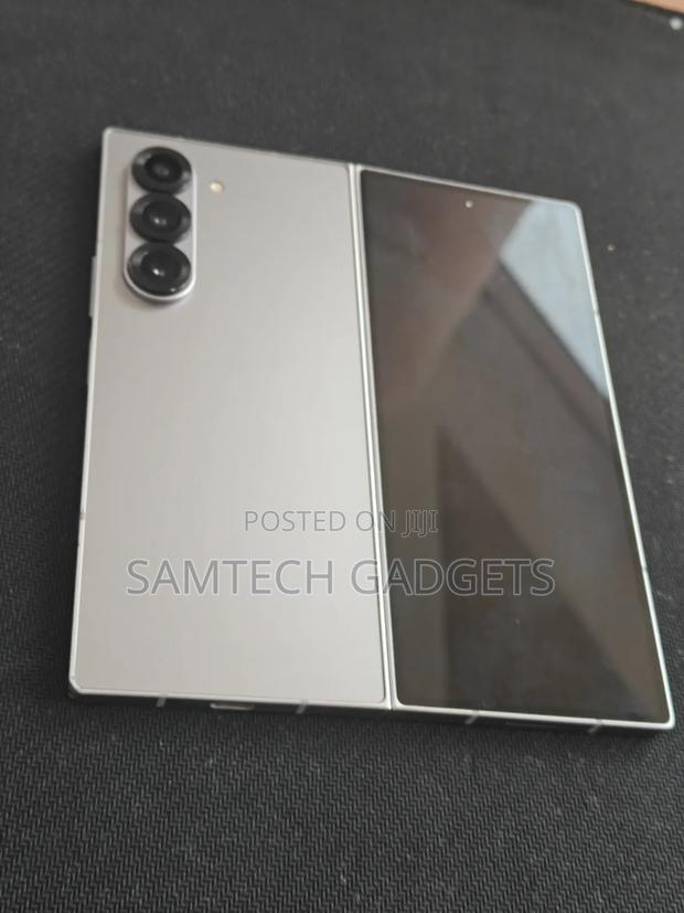 Samsung Galaxy Z Fold6 256 GB Silver - main view