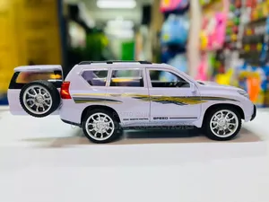 Rechargeable Remote Control Off-Road Land Cruiser Prado.