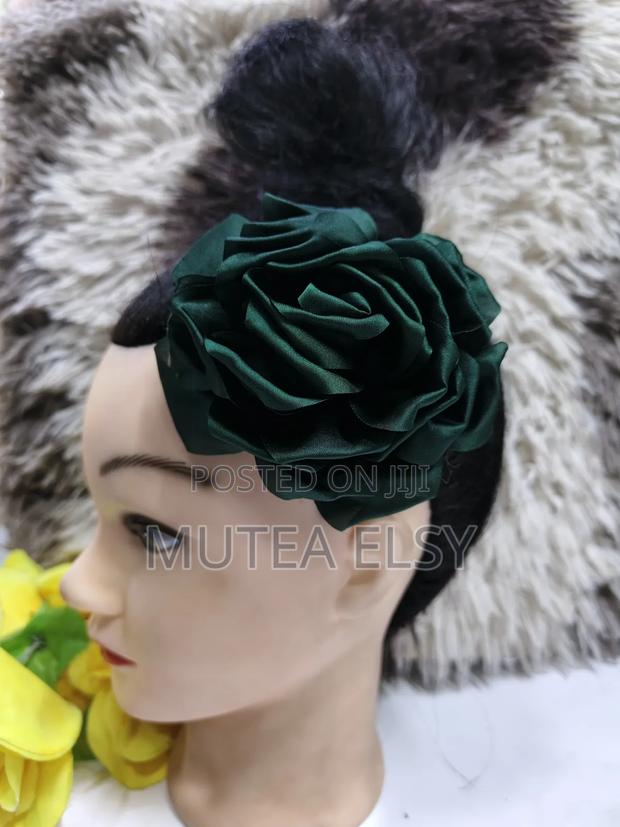 Gold, Emelard Green White Micro Mini Fascinators - thumbnail 2