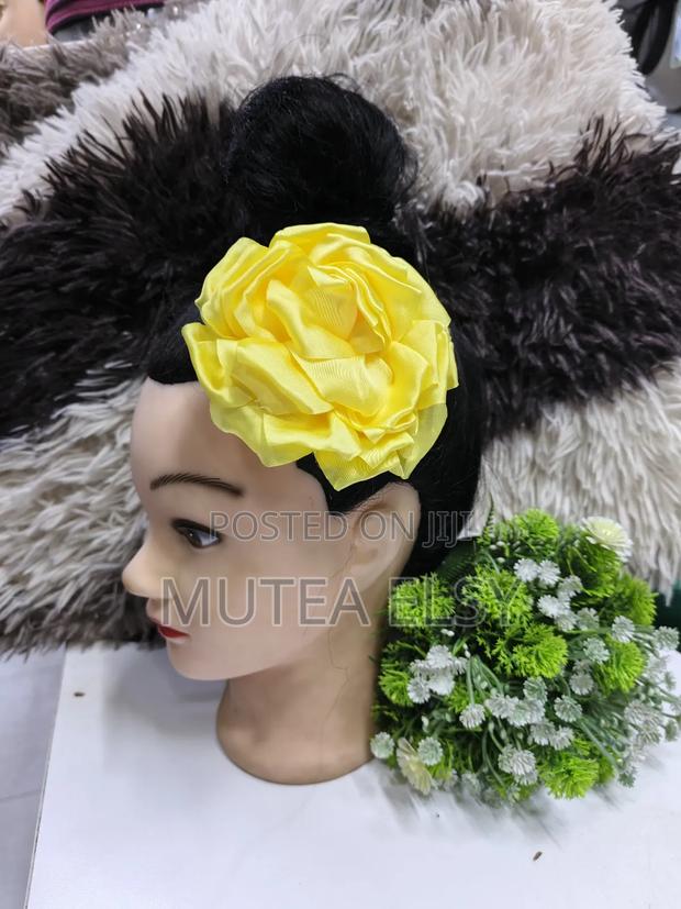 Gold, Emelard Green White Micro Mini Fascinators - thumbnail 3