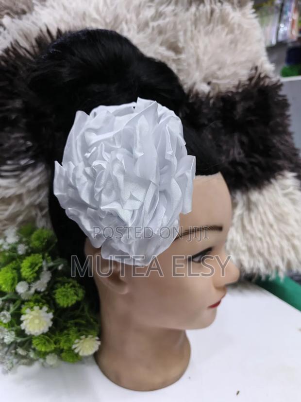 Gold, Emelard Green White Micro Mini Fascinators - thumbnail 4