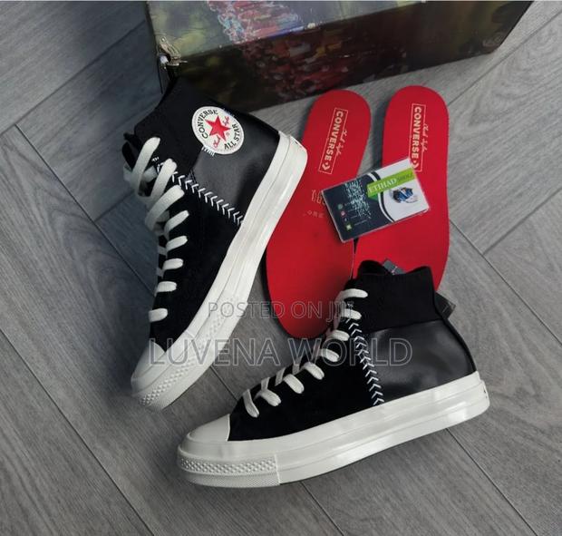 “Black Egret”Converse Chuck